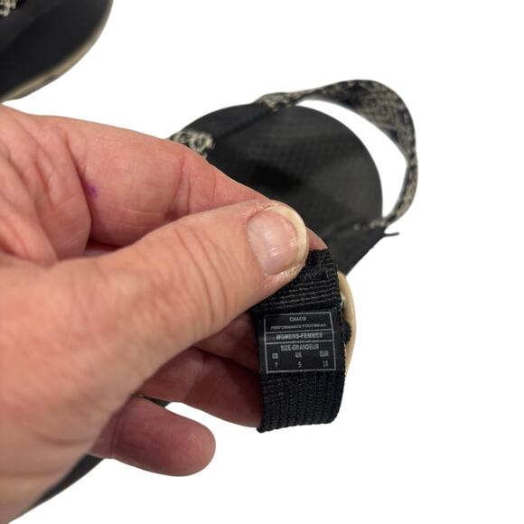 Chaco Women’s Z/2 Classic Sandals Size 7 US / UK 5 EU 38 Black & white  Pattern - Picture 2 of 7